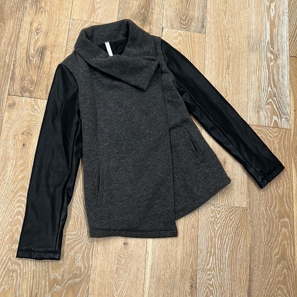 Fabletics Milano Jacket - Picture 4 of 12